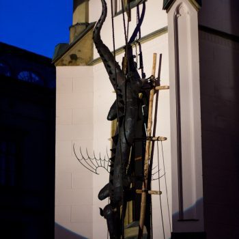 kovová socha draka na Trutnovské radnici